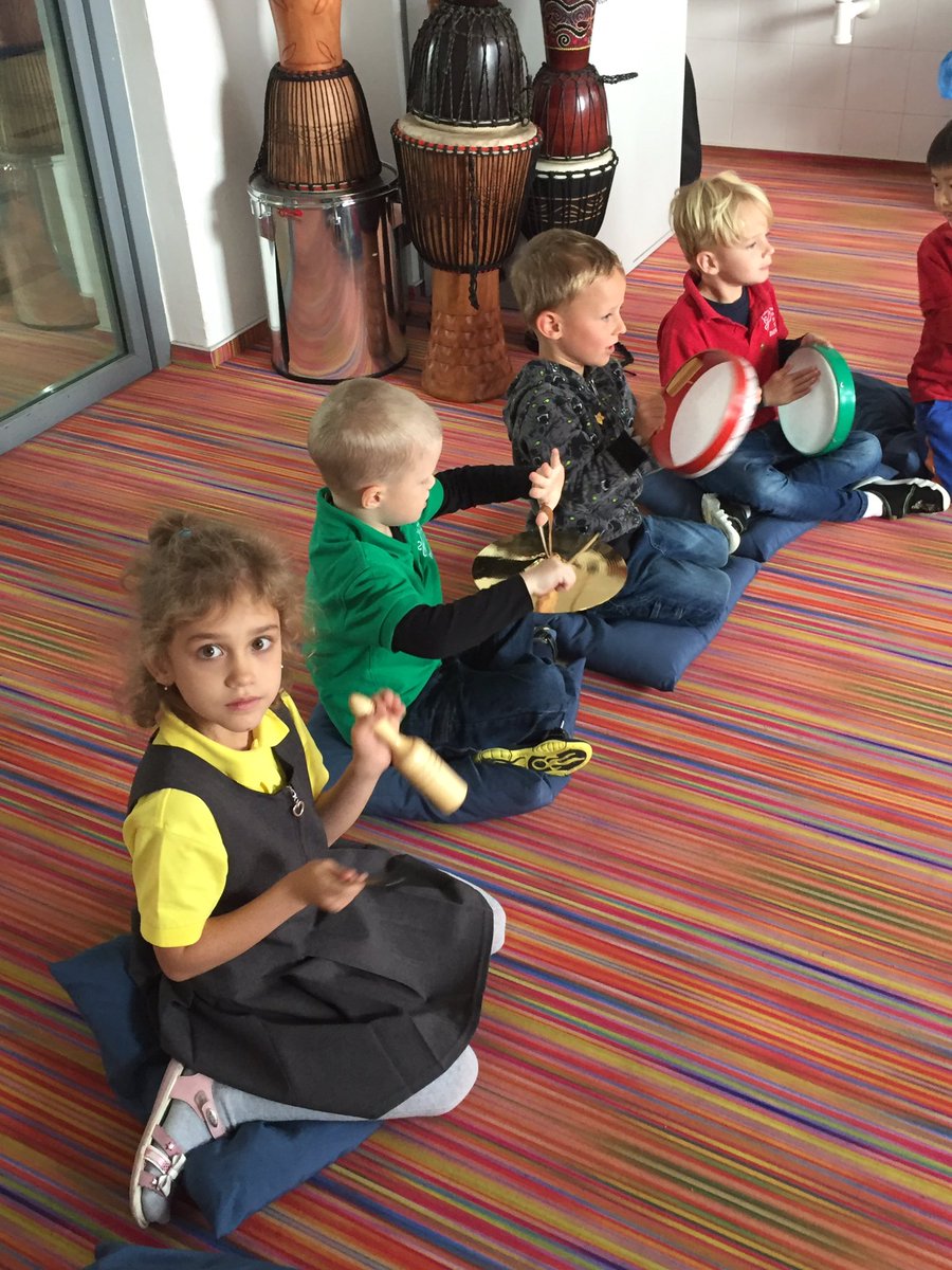 PAatPBIS's tweet image. Year 1 creating firework music. What a noisy music room! Looking forward to Friday. #PBSfun #PBSlearning @PBSPrimaryK @PBSchoolCZ