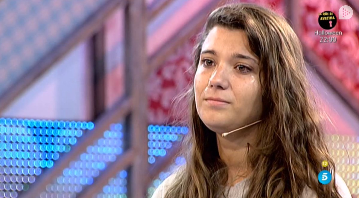 cambiame's tweet photo. Anaís no tiene palabras para agradecer a su padre todo lo que ha hecho por ella @fabricatele #Cámbiame334 https://t.co/vrqvHvkkOf