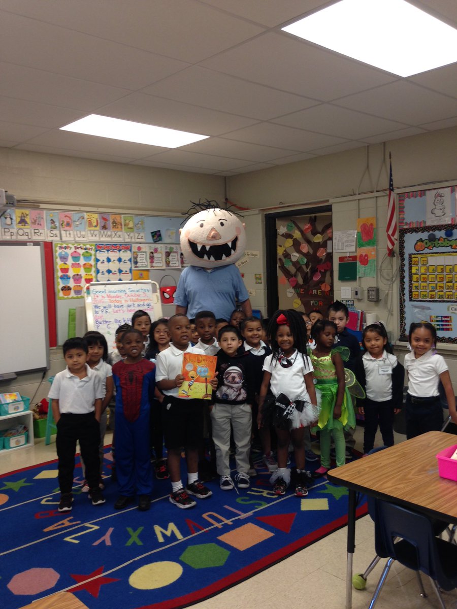 kdhammontree's tweet photo. David stopped by this morning @Willow_OaksES! @SCSK12Unified @ACMemphis10 #bookcharacterday #NoDavid https://t.co/owMF7mx8MQ