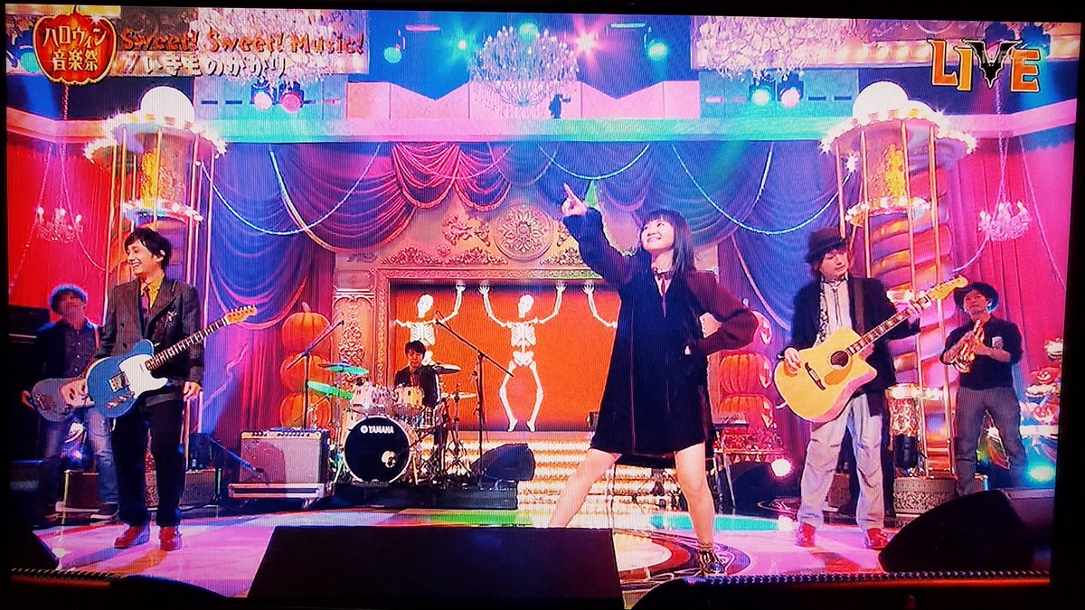 たーくん いきものがかり応援がかり ハロウィン音楽祭16 いきものがかりは じょいふる Sweet Sweet Music じょいふるでタオルをブンブン振って Ssmはカワイイ聖恵ちゃんの振り付け ってか聖恵ちゃんの衣装 仮装 カワイイ