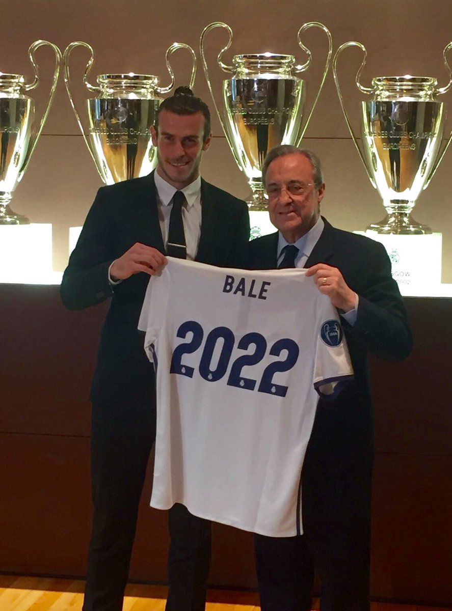 GarethBale11's tweet photo. Incredible feeling to sign at the biggest club in the world for another 6 years!! #bale2022 #halamadrid https://t.co/0HYnTqmc1S