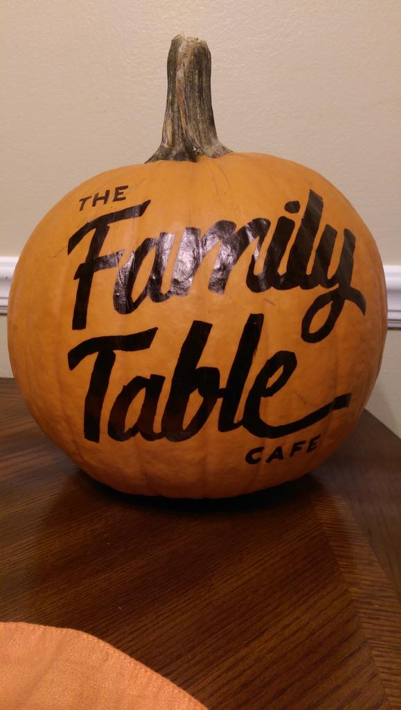 familytablecafe's tweet photo. #pumpkinpainting #halloween https://t.co/tUcWTgKG8u