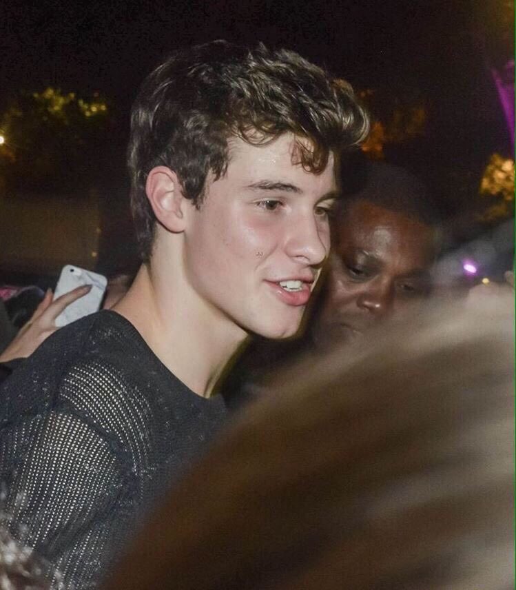 IlluminateGER's tweet photo. One RT for this muffin. 

#EMABiggestFansShawnMendes https://t.co/kkVzLpfAKE
