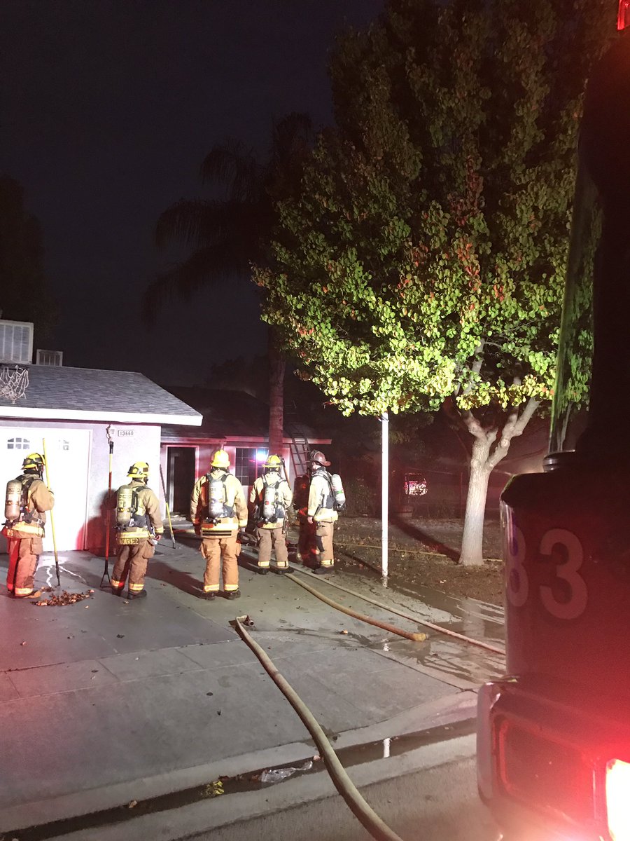FresnoCoFire's tweet photo. #Secondfire [update] #fire contained to a single room. #vacanthouse https://t.co/U6TOMP13E4