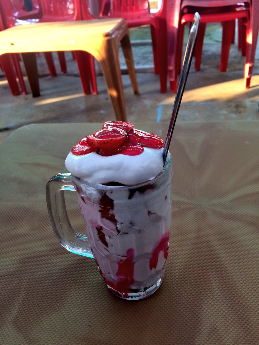 ThisisBinoy's tweet photo. Long weekend in Mahabaleshwar w/ party ppl @MumbaiFoodLover @ZeniaIrani @ShinyRadical @Foodie_Bevdi & @jun6lee. Majja came! #MFLtripping🚗🎆🍱🍻 https://t.co/OYw5nHs2aX
