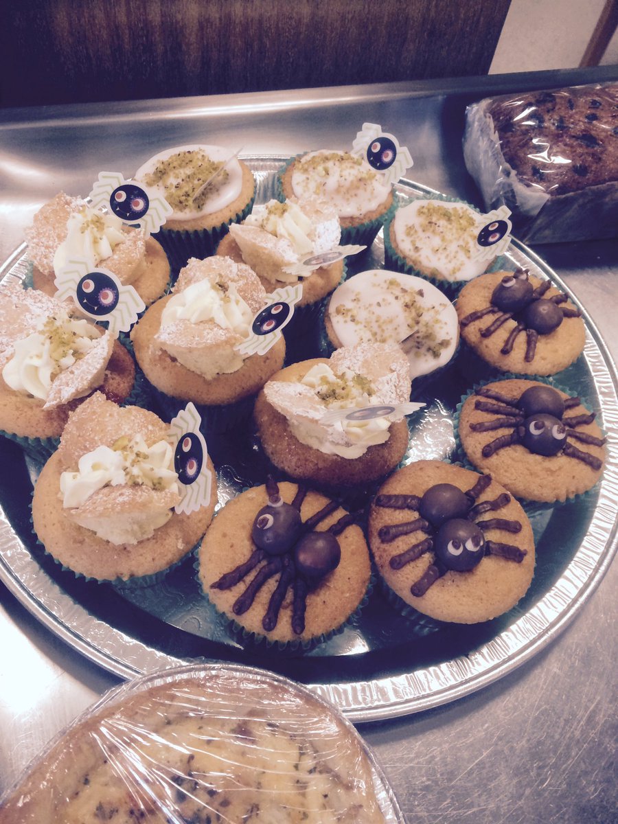MaudDumpling's tweet photo. @LCHStrokeUnit @StrokeassocYEM #giveahandweek Spooky cakes for sale on stroke unit at Lincoln County Hospital https://t.co/D2JoJshdl1