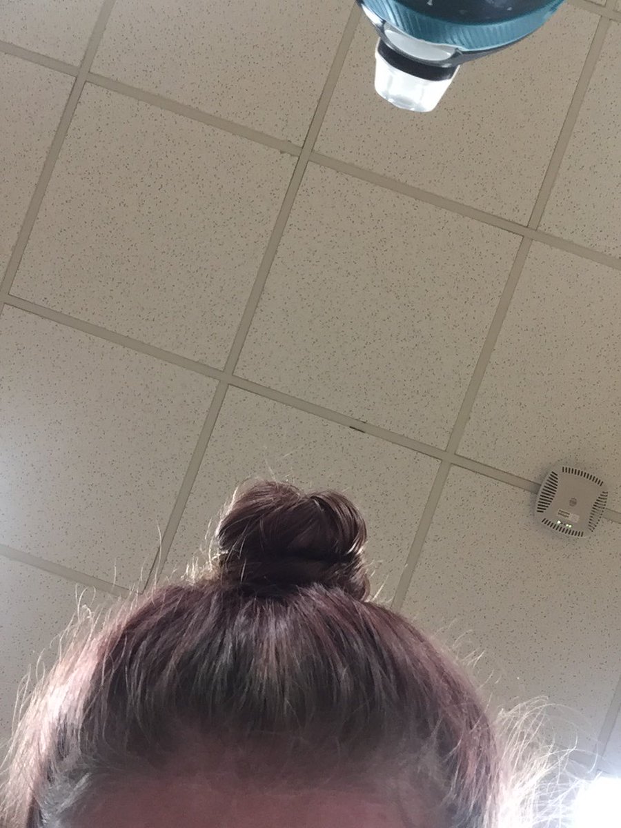 OHMYGEE_JESSIE's tweet photo. All my hair pulled into one little bun is smaller than the average chicken nugget. #ThinHairDoCare #GoingToCryNow https://t.co/AqrfjNmXTp