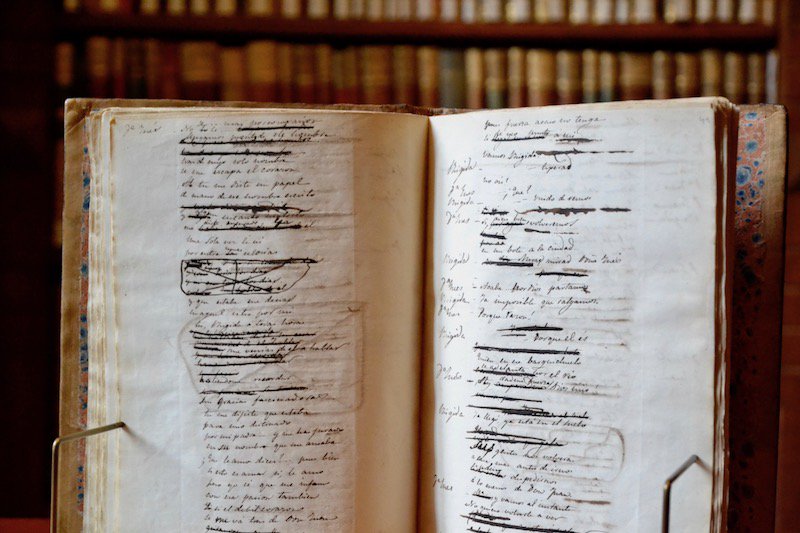 RAEinforma's tweet photo. El manuscrito del «Tenorio», obra de Zorrilla representada estos días en toda España, se conserva en la RAE. https://t.co/ZcyR0c64G4 https://t.co/cG9eL7zY7W