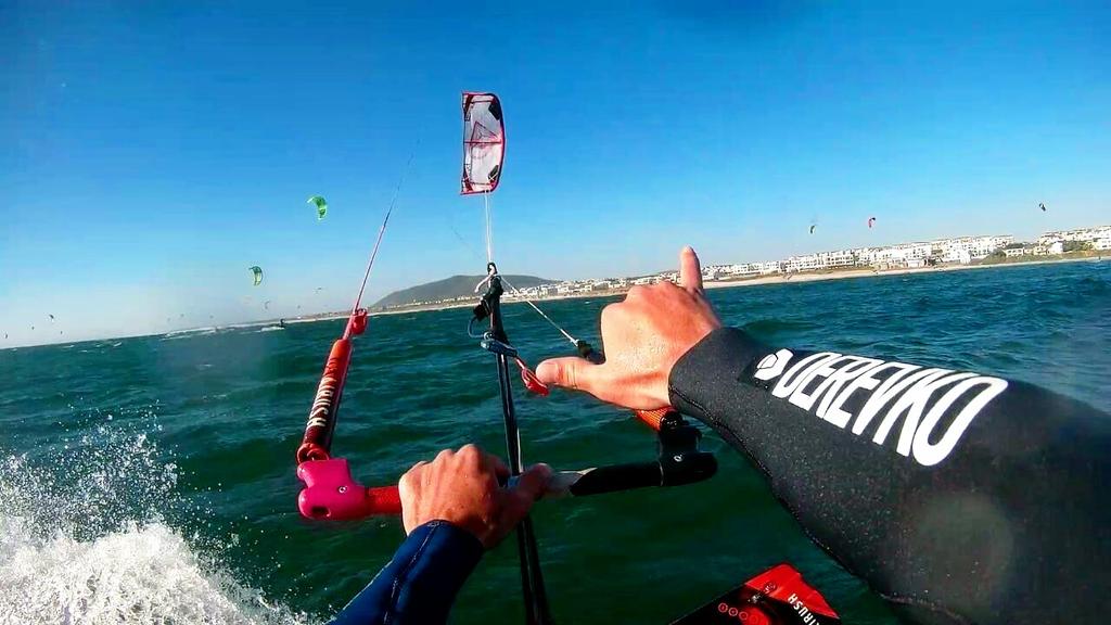 Team rider Manie Lubbe giving the Shaka of approval for his new Derevko Shadow HD wetsuit ✌ 
#kitesurf #kitesurfing #Derevko #derevkosurf