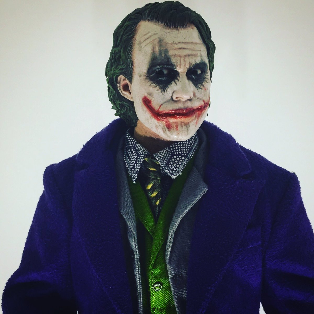 toonslaught's tweet photo. #hottoys #dx11 #joker #heathledger #darkknight #mumbaitoycollector #batmannemesis #toonslaught #actionfigures #holygrail #whysofestive https://t.co/UNIYQegoYn