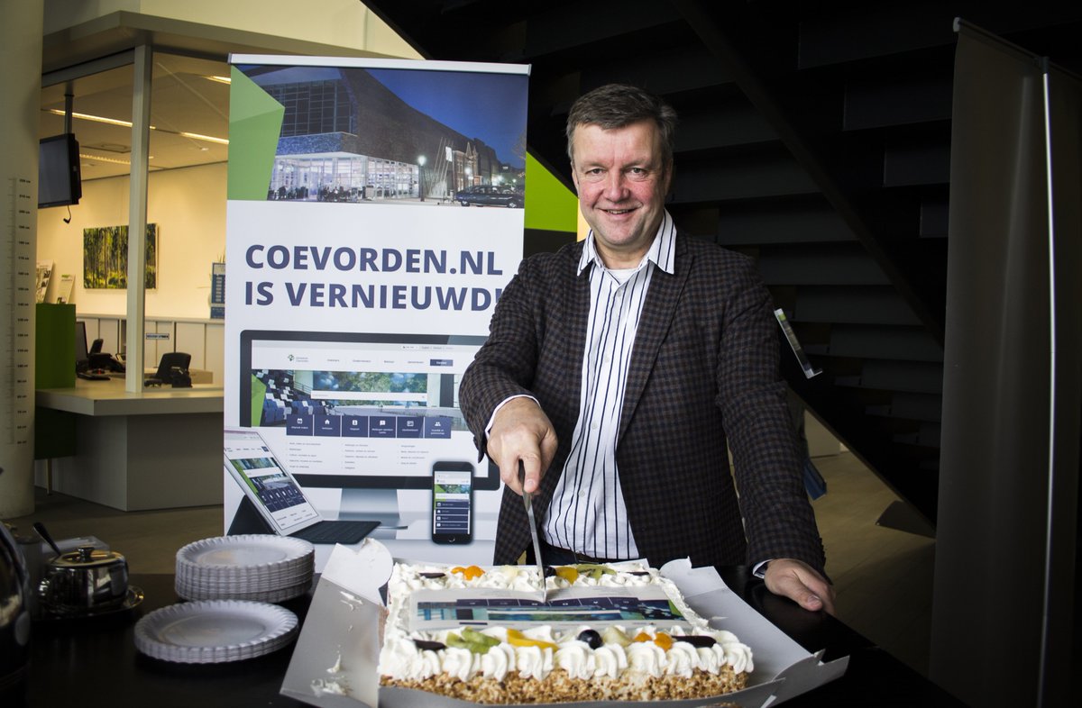 Taart met @BJBouwmeester; Coevorden.nl is live! 😋
Draait op drupal.org/project/wim 2.0 ism <a href="/WIMgemeenten/">WIMgemeenten Dimpact</a>
#opensource #drupal #toptaken
