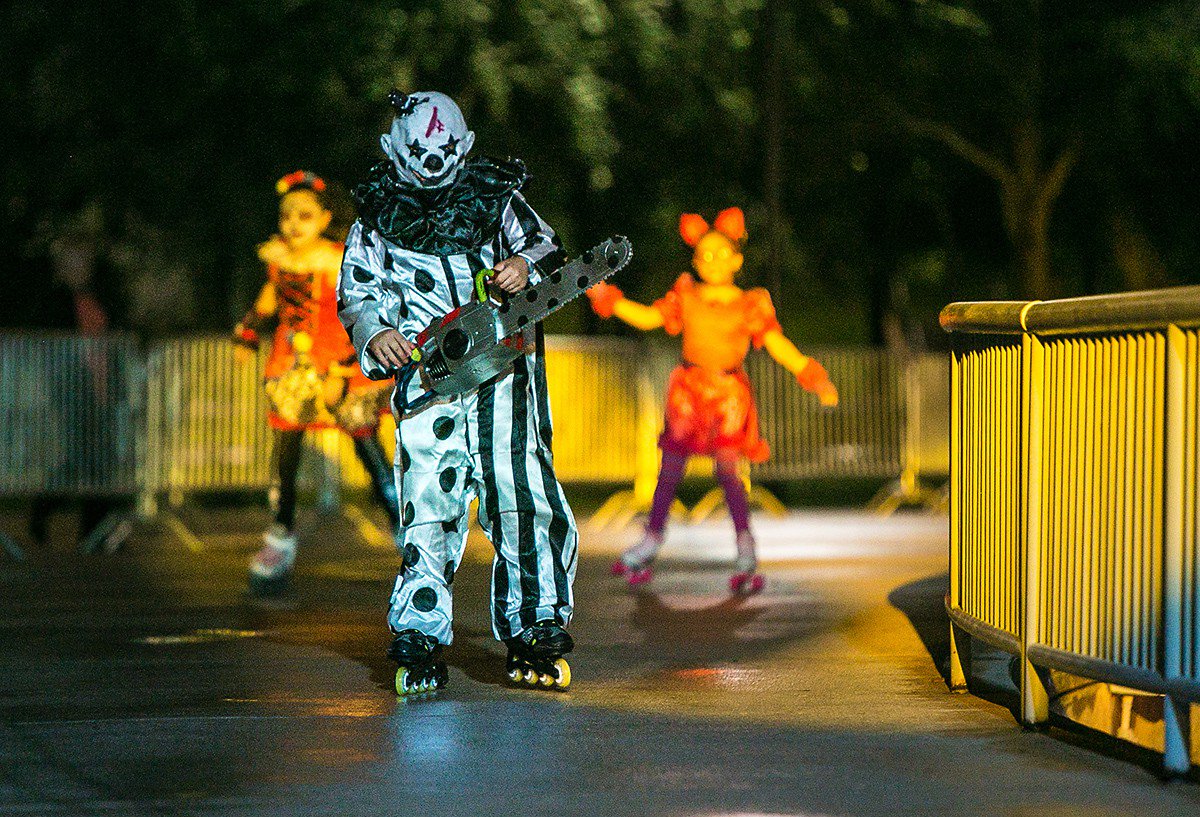 NewTimesCulture's tweet photo. Halloween on wheels! https://t.co/d71La1PoEV @bayskatemiami @BayfrontParkMIA https://t.co/MX1fri1Bap