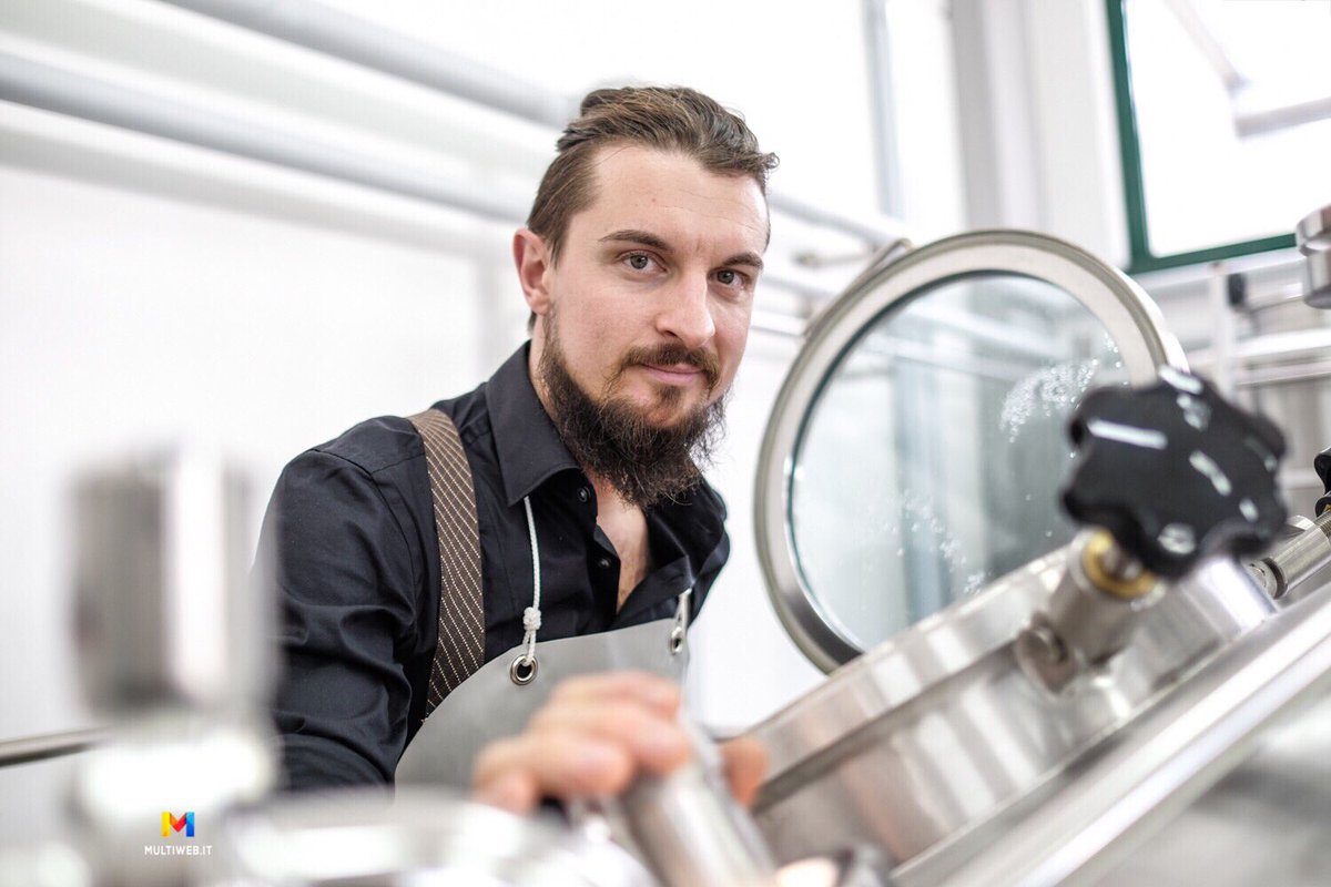ImpresaOnline's tweet photo. Backstage Produzione della #birra artigianale @labibeer #beer #craftbeer #multiweb #shooting #artisanbeer #italy #labirra #labibeer #birra https://t.co/syEl1ETrb6