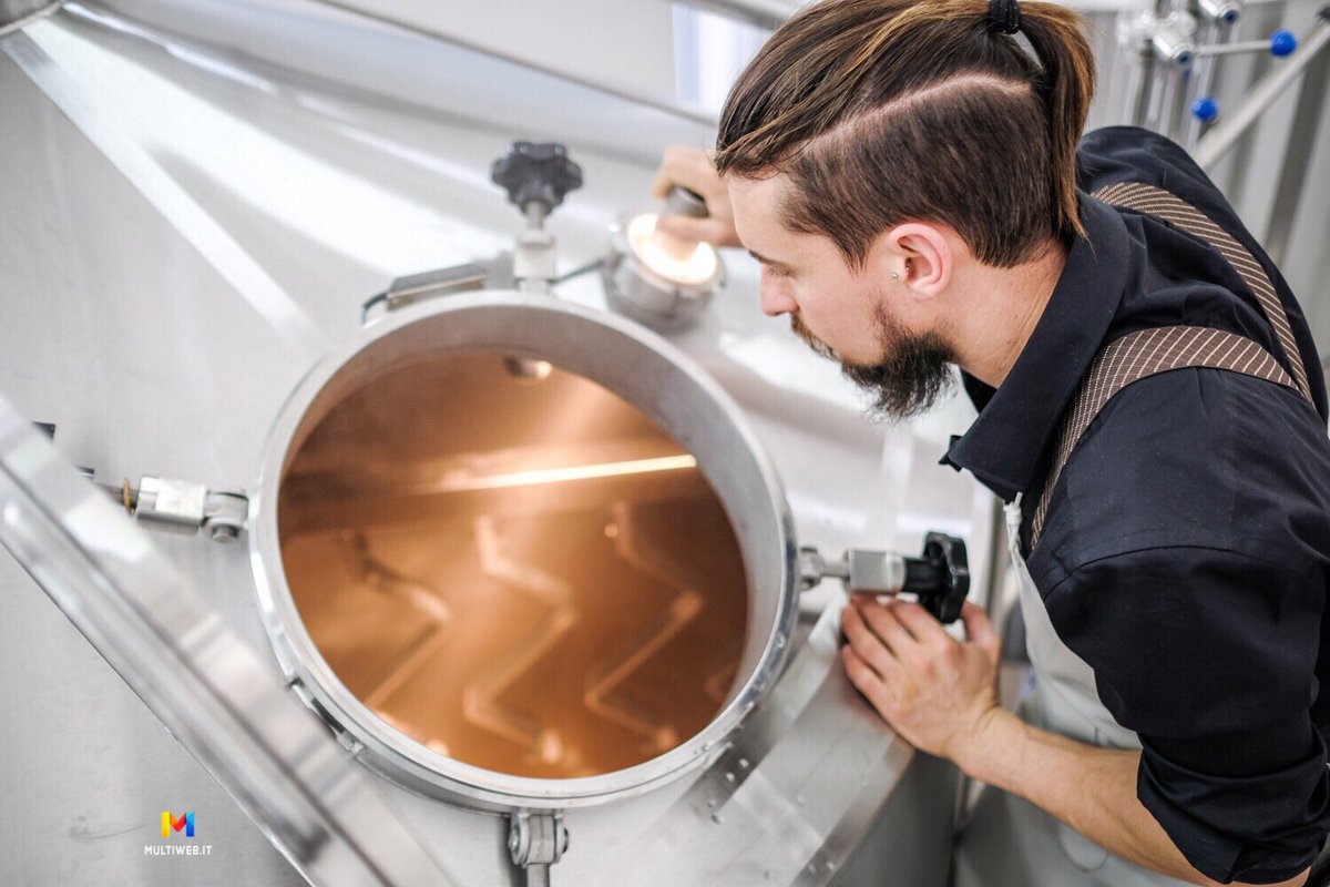 ImpresaOnline's tweet photo. Backstage Produzione della #birra artigianale @labibeer #beer #craftbeer #multiweb #shooting #artisanbeer #italy #labirra #labibeer #birra https://t.co/syEl1ETrb6