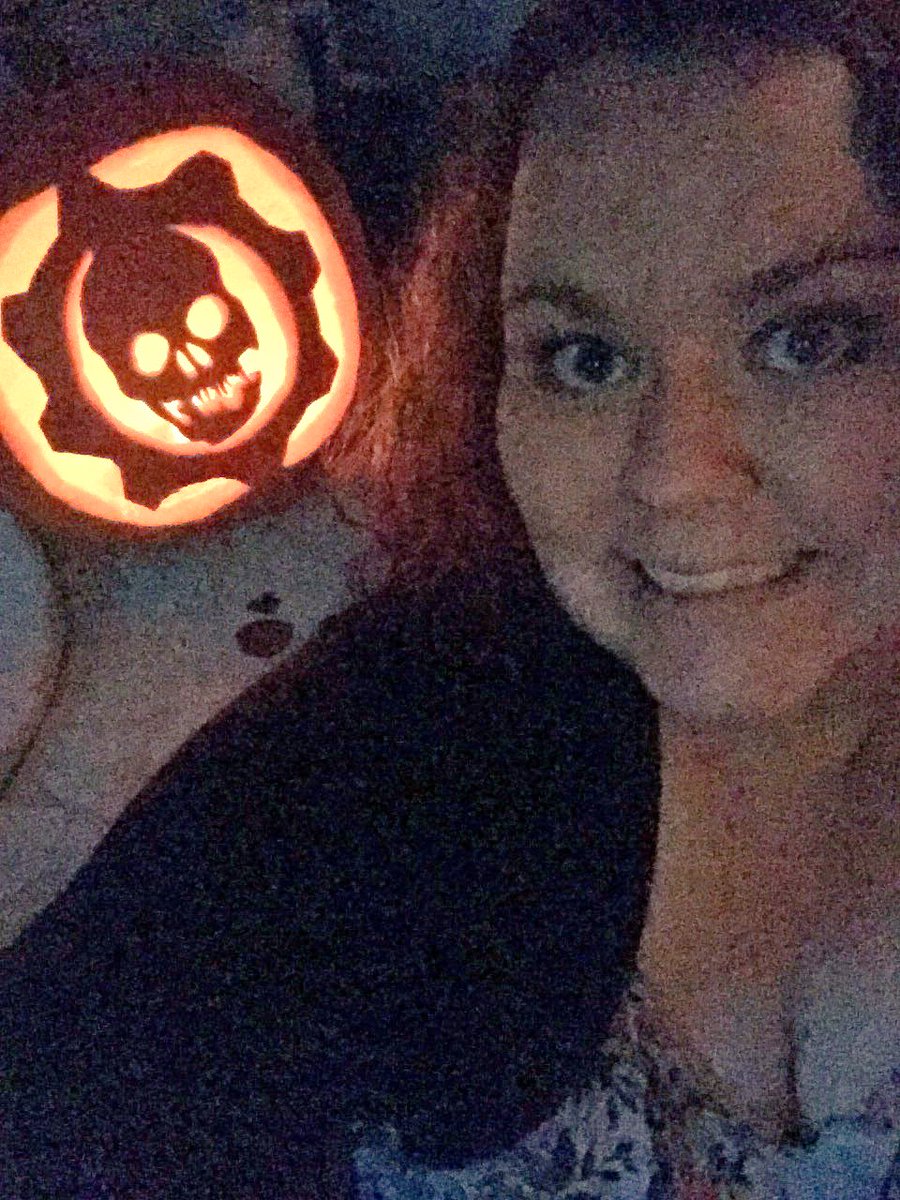 HollySaurusRexx's tweet photo. @GearsofWar @eSportsGears @ESLGearsofWar HAPPY HALLOWEEN GEARS COMMUNITY!! 😘😍👻🎃🕷 https://t.co/qwIqCag2yS