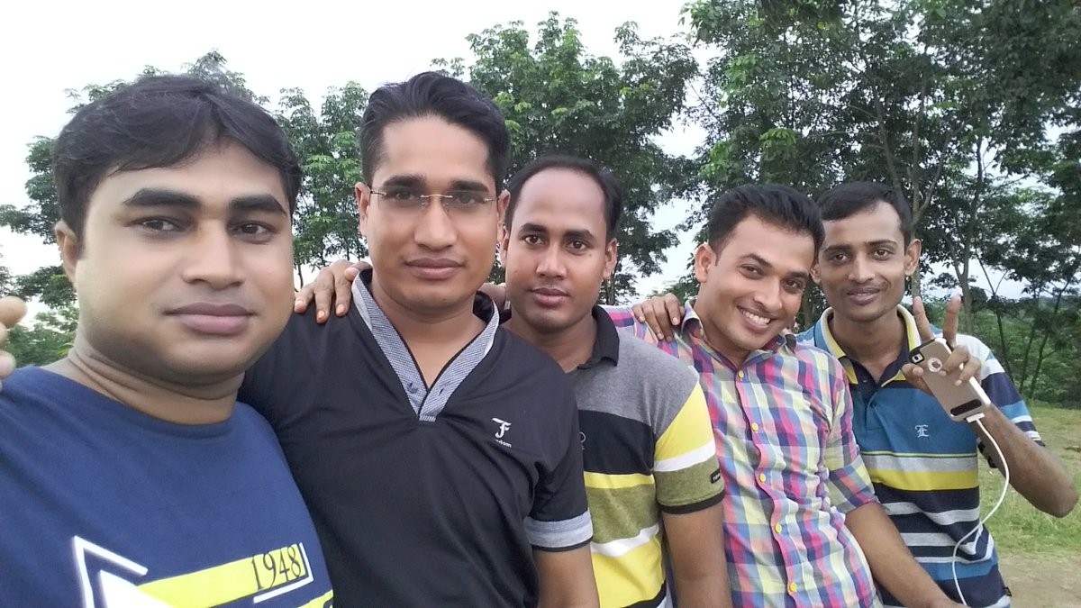 amitchowdhury86's tweet image. লাক্কাতুরা চা বাগান এ রাশেদ, কাদের, আলম ও আমি