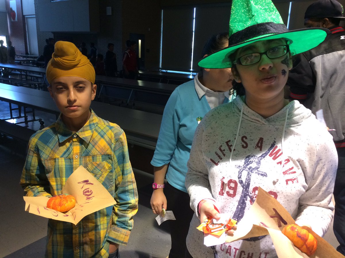LASSShines's tweet photo. Halloween fun at LASS! https://t.co/vieKT7ywLB