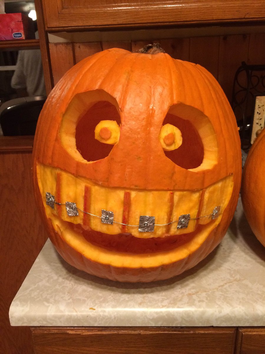 Docbraces's tweet image. Smile Team member Kelsey carved this jack-o-lantern "Docbraces Style"! How awesome is that? 🎃 Happy Halloween!