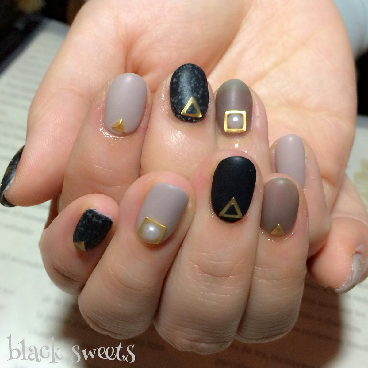 Kigi By Blacksweets 定額デザインアレンジネイル 落ち着いた 色味をマットに仕上げて大人っぽい雰囲気に仕上がりましたー V