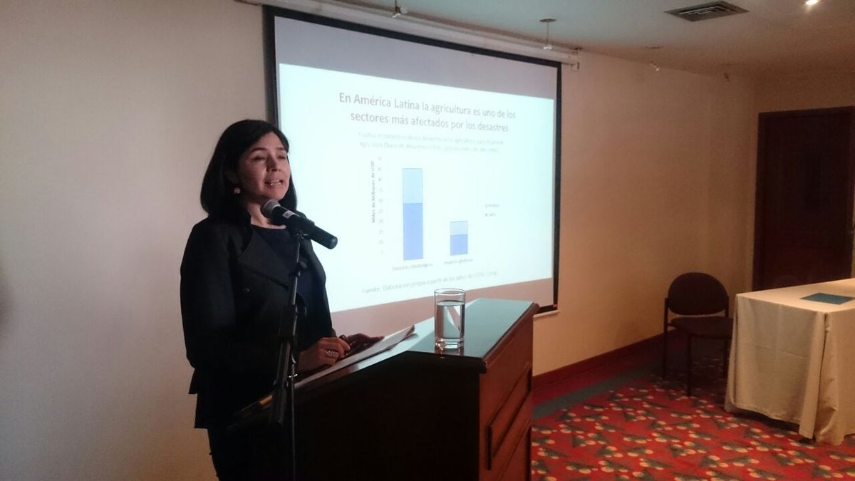 FAO_Colombia's tweet photo. Laura Meza de #UNFAO hablar sobre Panorama general del proceso de daños y pérdidas en la agenda itnal y sector agrícola #WFD2016 #DipechoIX https://t.co/YBn81PMYzM