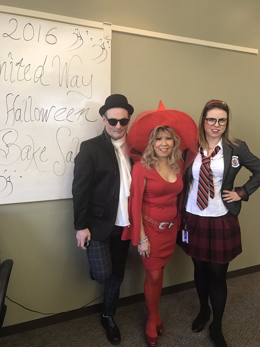 MOLunited's tweet photo. Ditch class (or your meeting) to go to the OLRB #molunited16 #halloween bake sale https://t.co/uYgoZmGlJk