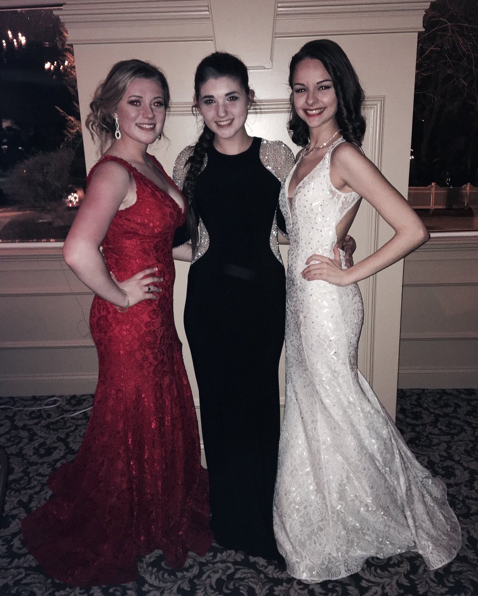 HeyItsKassidie's tweet photo. @SabrinaBuckz happy birthday gorgeous, hope you have a fantastic day! Love youz 💚 https://t.co/o5yQcDeiod