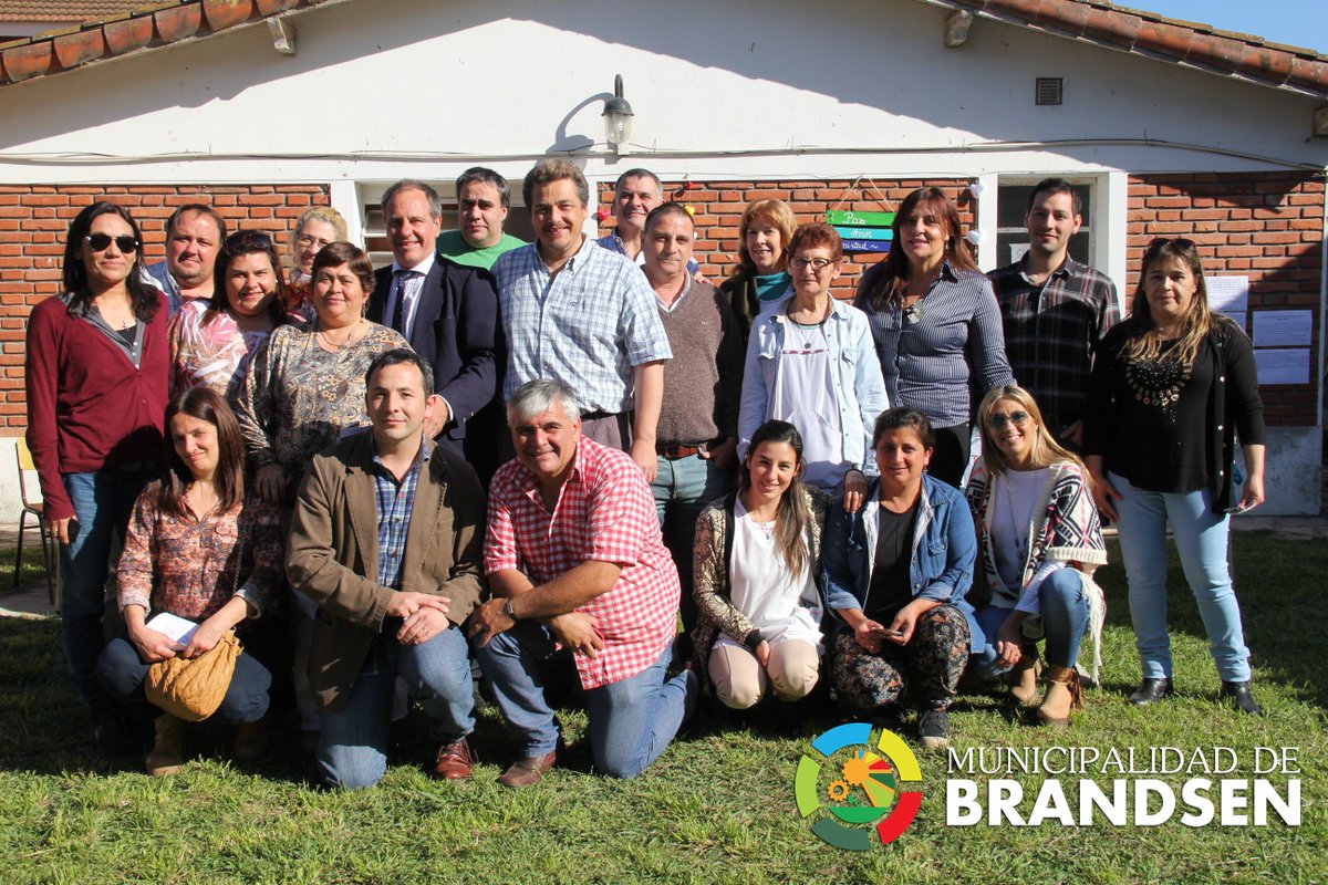 EL INTENDENTE Y PARTE DEL GABINETE ASISTIERON A LA PRIMERA EXPOCENS 2016
facebook.com/media/set/?set…