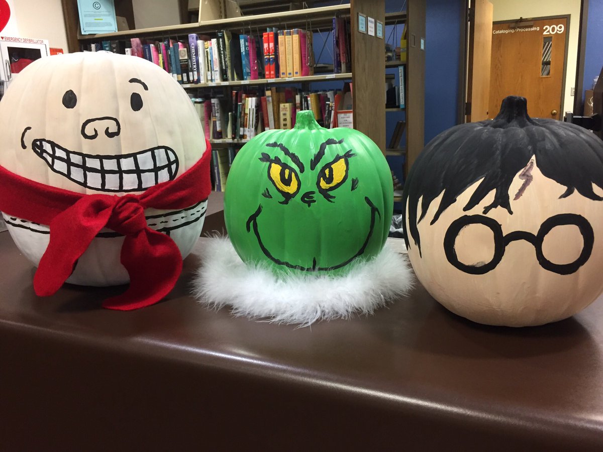 lynn_taylor's tweet photo. The @UTTyler library shows of some Halloween spirit with very festive pumpkins! #mcom2311fall2016 https://t.co/q8773yWX2m