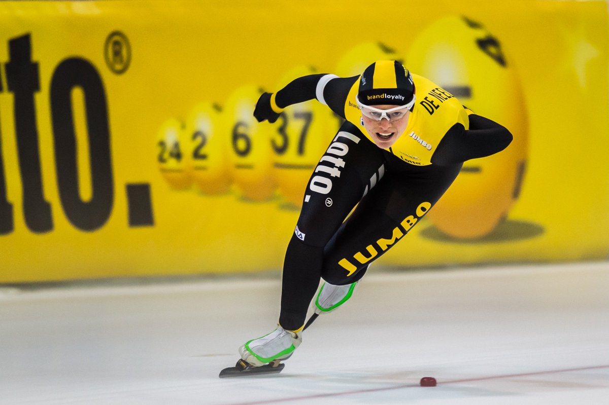 teamessent_'s tweet photo. "Nu weer normaal doen", zei @Sannekeneeling na haar 1000 meter op de #KNSBcup. Lees verder: https://t.co/KLjahJkGGA https://t.co/ZXRGJckLaG
