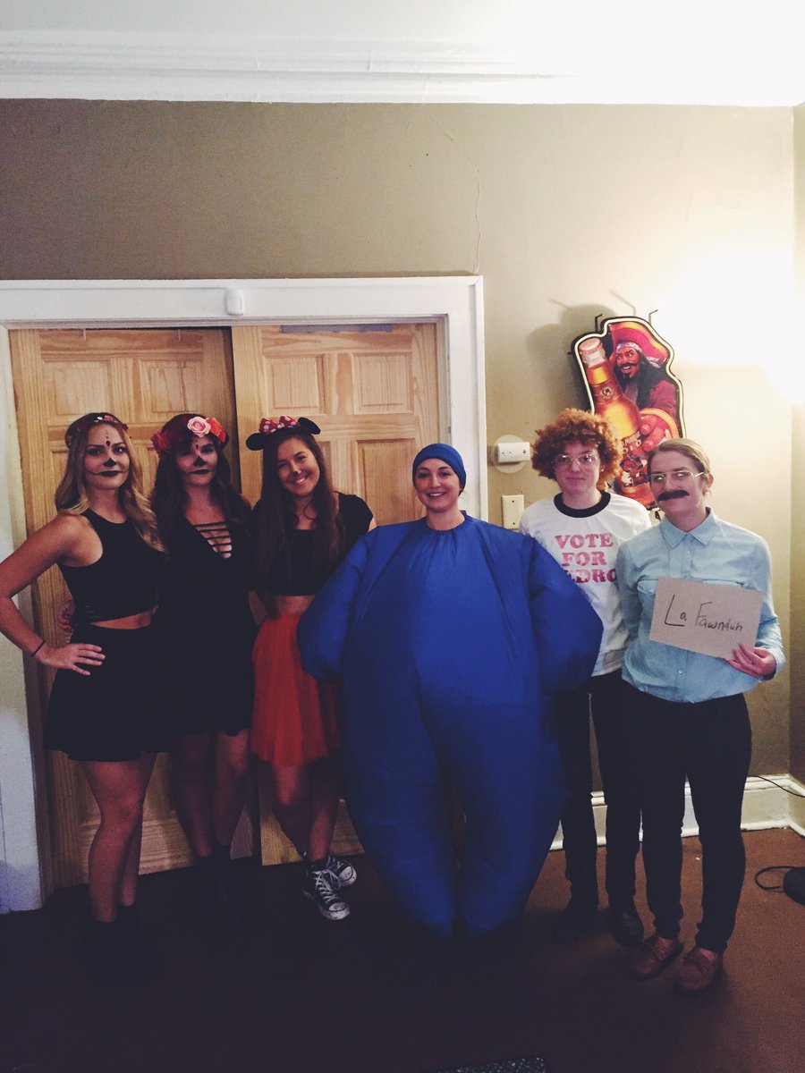 kellitachdjian's tweet photo. There are 2 types of girls on Halloween https://t.co/PdUU7gd8JX