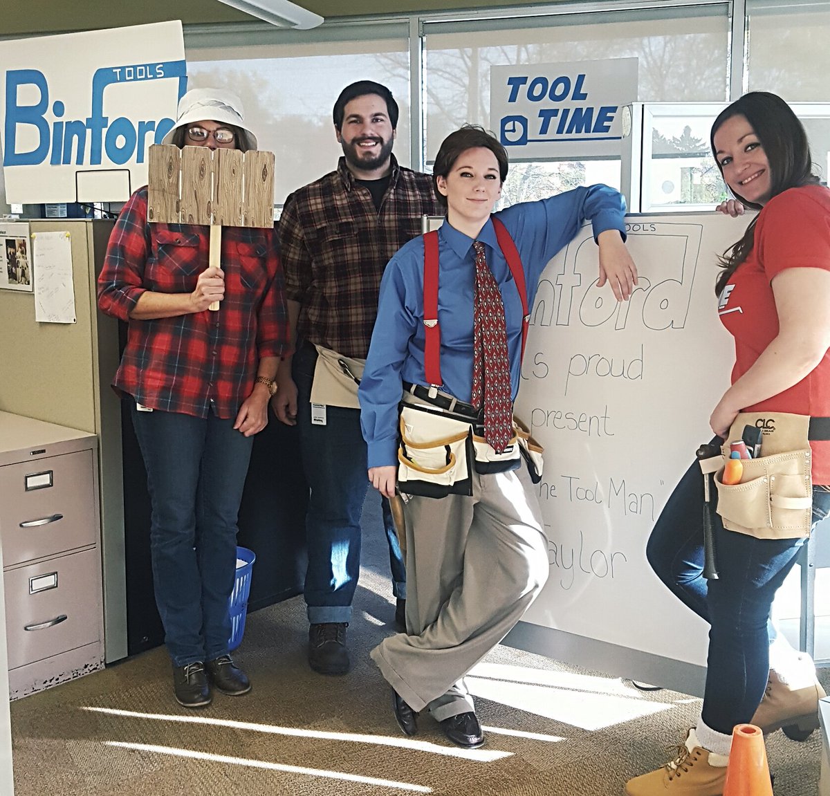 dnelltroy424's tweet photo. @ofctimallen  #TimAllen # biggestfan #HomeImprovement #ToolTime https://t.co/ETAntK8Qbh