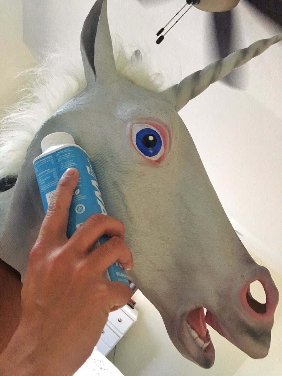 JUST's tweet photo. This October 31st is starting off a bit weird. #HappyHalloween #JUSTphone https://t.co/q1WLcg84Nw