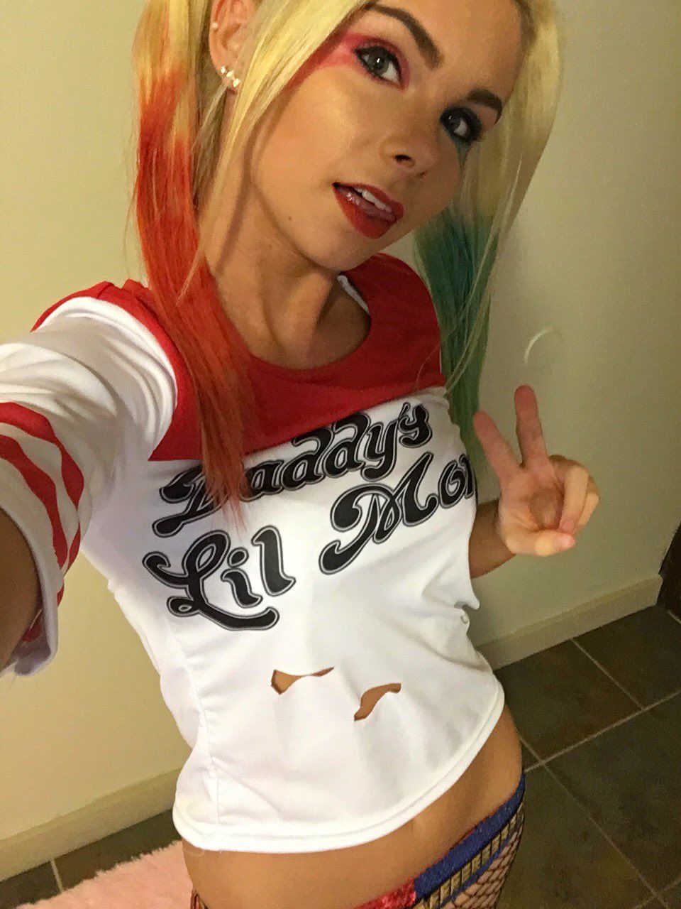 Happy halloween, daddy;) https://t.co/LICmexpumF