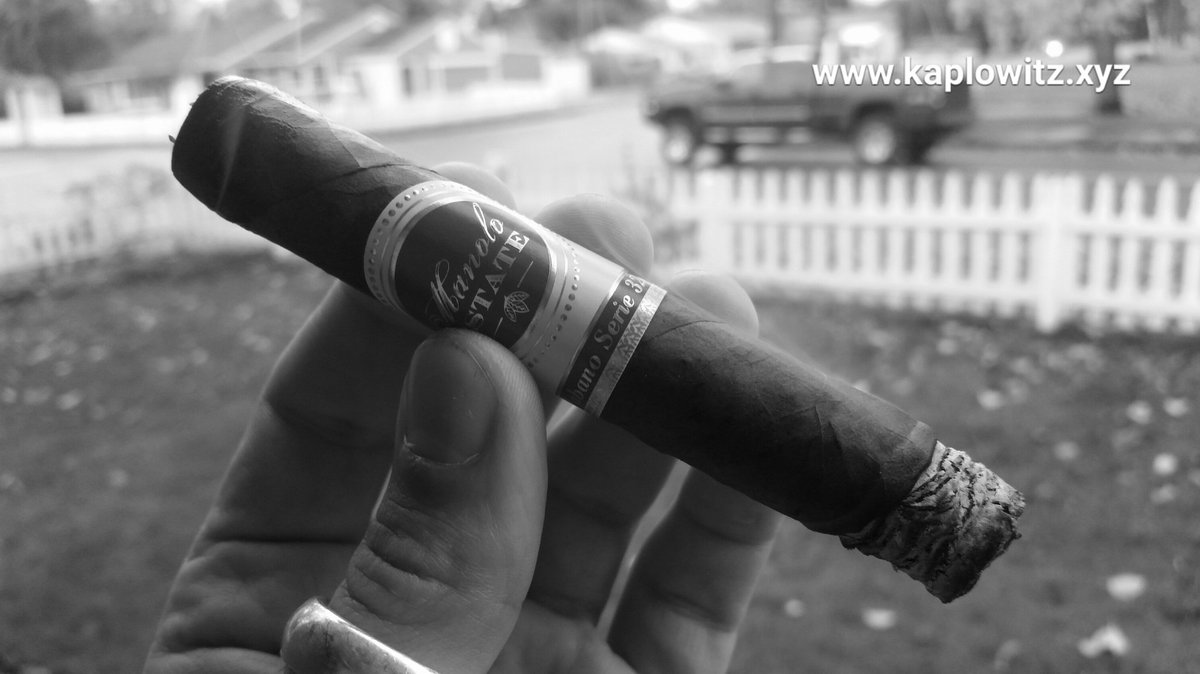 MasterBlends's tweet image. #SmokeManolo #ManoloMonday grab the week by its short hairs. Just like @iamkap does.