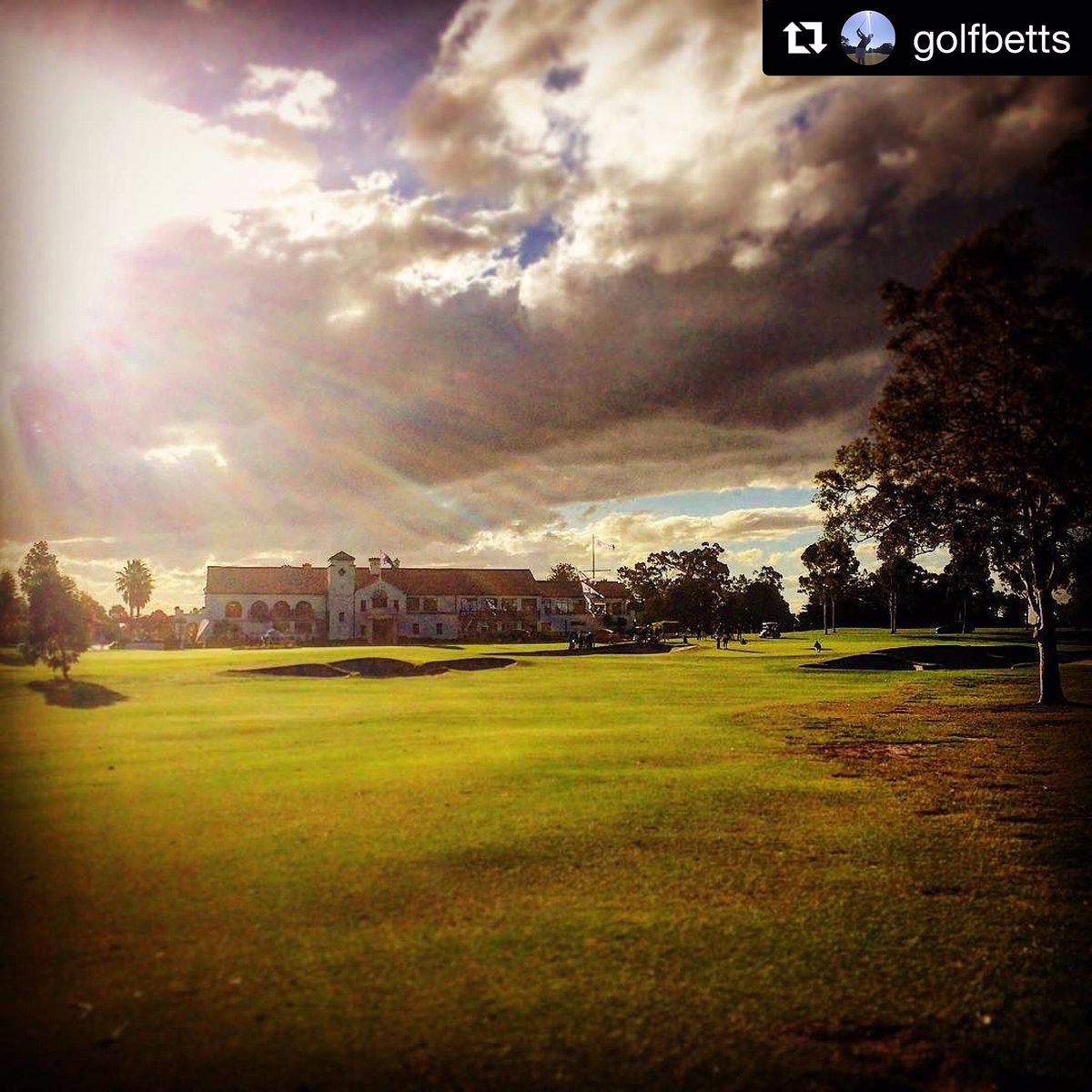 Stunning twilight photo of our Clubhouse from the 18th fairway. #yarrayarragc #melbournesandbelt