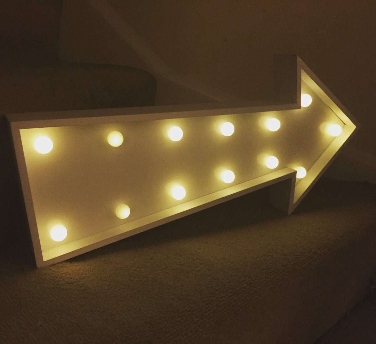 rent4anevent1's tweet image. Light up the way for your guests or guide them to the bar with this light up arrow now available to hire #weddings