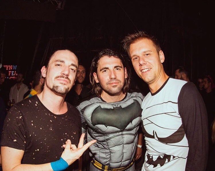 SmashTH's tweet photo. Happy Halloween 🎃 @dimitrivegas @likemike @arminvanbuuren https://t.co/2uIPIelLbV