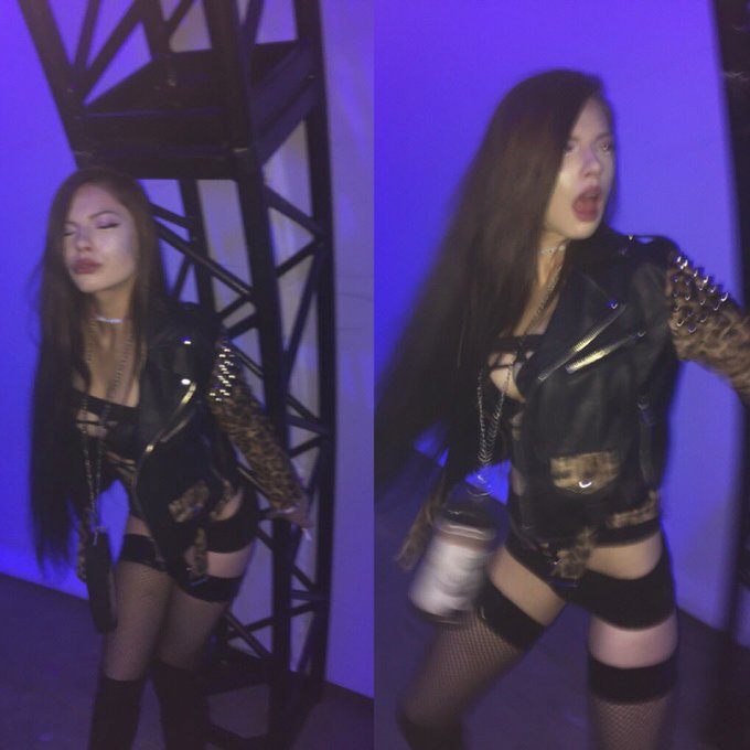 Halloween is my favorite holiday 👻☠️🎃🍂🕸🔪⚰️🔮💞 what's yours?? Happy Halloween 😈😈😈 https://t.co/oXUgxGF