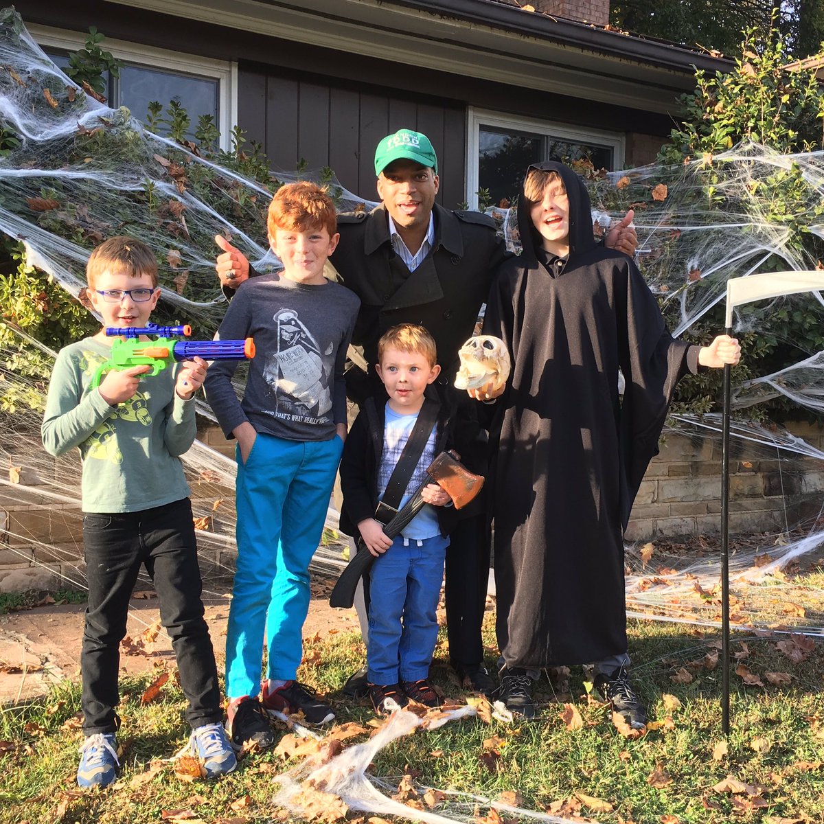 When knocking on doors on Halloween you bump into lots of happy kids! #ColonialVillage #Ward4Proud