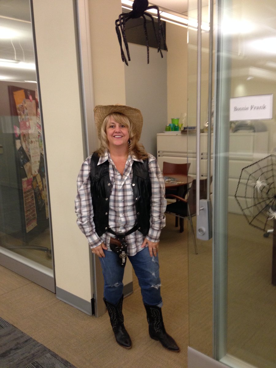 wrcommunity's tweet photo. The #RecordFamily's spook-tacular costumes keep on coming! https://t.co/UcfzvazLuL