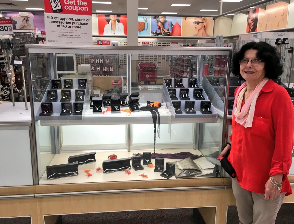 Even on a busy Sunday night, T2128 still doesn't forget about merchandising! Thank you team, you guys rock! #$10off$40