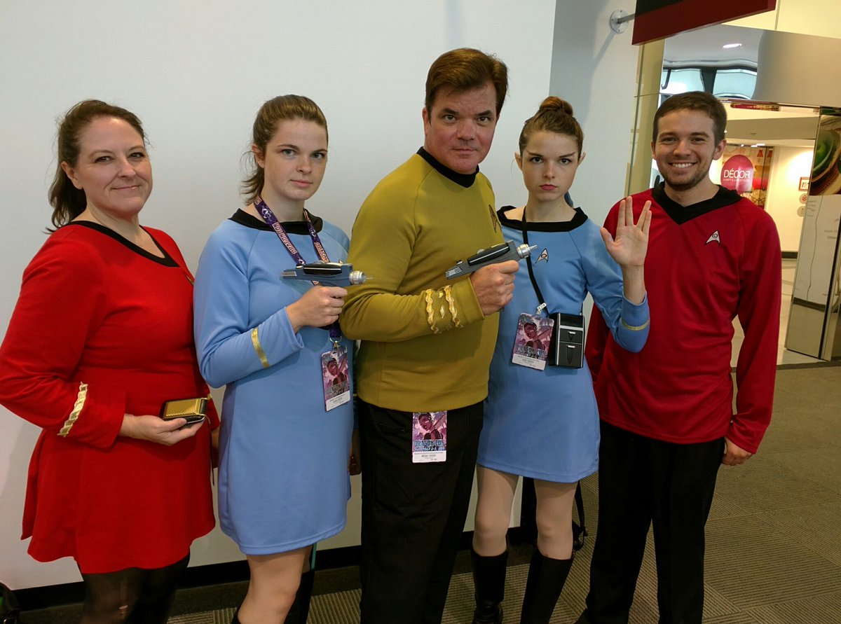 macdaddytuner's tweet photo. @StarTrek Here's the family showing off our #StarTrekStyle in original series fashion. https://t.co/Blibc8qfgp
