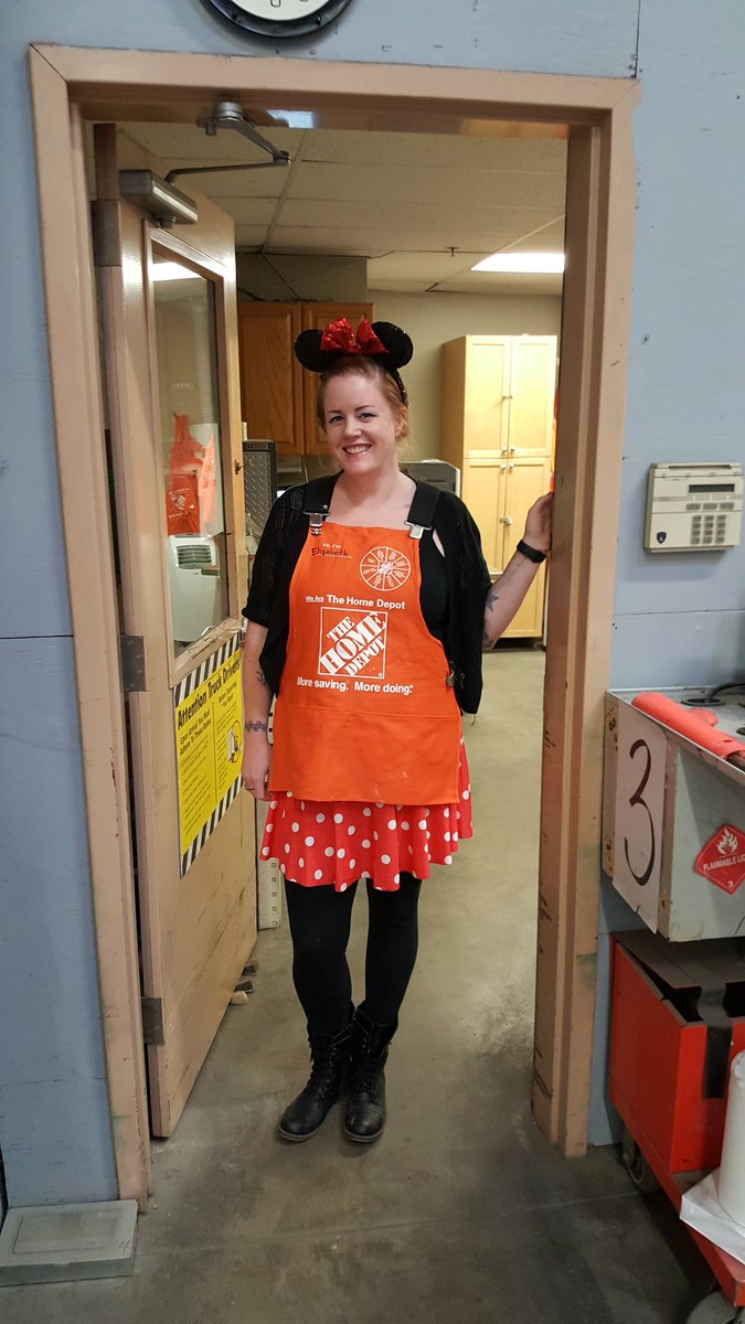THDJoeyGarren's tweet photo. Happy Halloween from store 3625. @JoeStrongTHD @scloutier22 @Peterfrankthd @DouthitChris @ https://t.co/Fgc0GQUttT