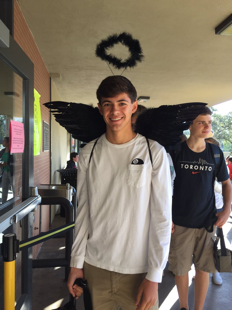 LibraryLGHS's tweet photo. Yep, it's #halloween @LosGatosHigh #golgcats https://t.co/DwuuTdTNj6