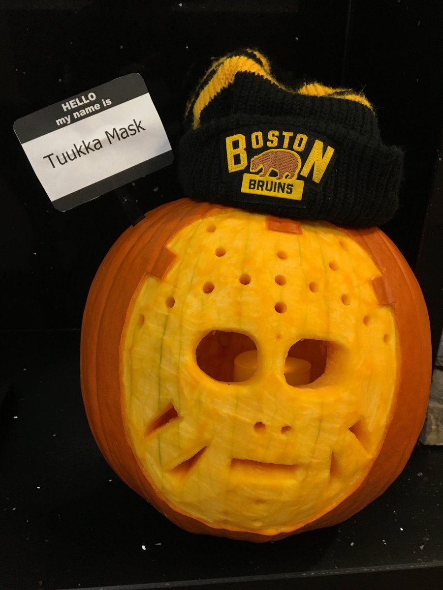 MassConnUnited's tweet photo. Happy Halloween from the NE Jr. Falcons!  Be Safe! #U12Red #VTStars Halloween Contest entry. https://t.co/2HzMH6lfgZ