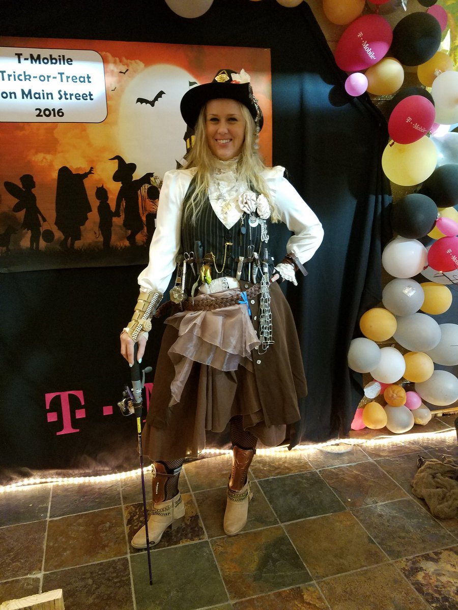 Nooflear's tweet photo. #halloween #famousforscare t-mobile meridian https://t.co/6enFby4WFe