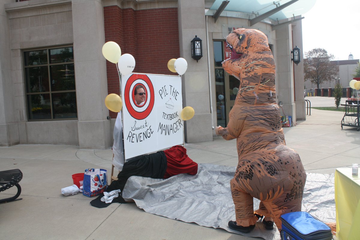 TheWKUstore's tweet photo. Come to the WKU Store to donate spare change to United Way and pie a manager in the face! FREE popcorn, face painting, and games! #boonited https://t.co/wKxfJwRv7k