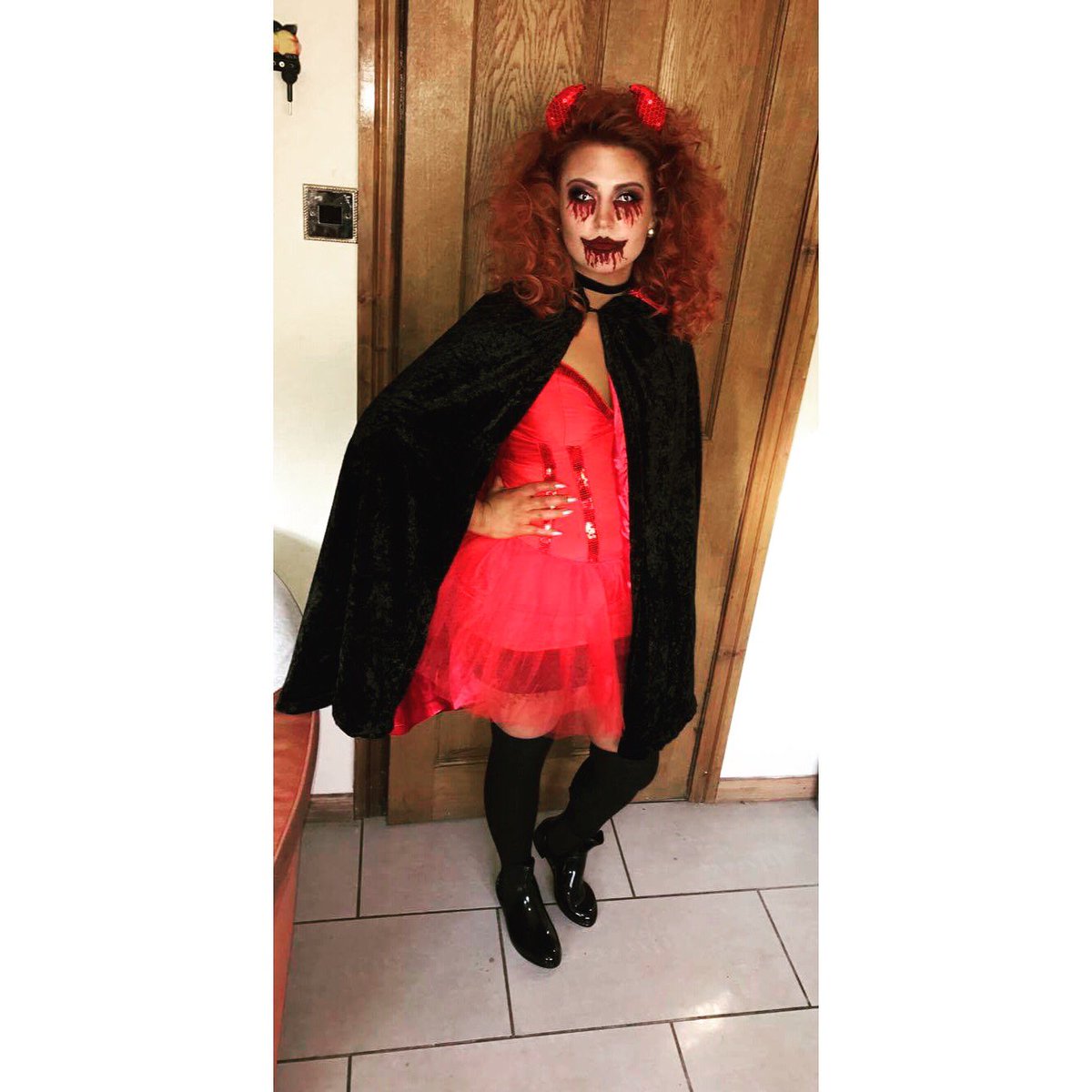 Megzer11's tweet photo. WinterParty what a night 🎃🙌🏻🤗💪🏻😇 https://t.co/IPVI7UWUZU