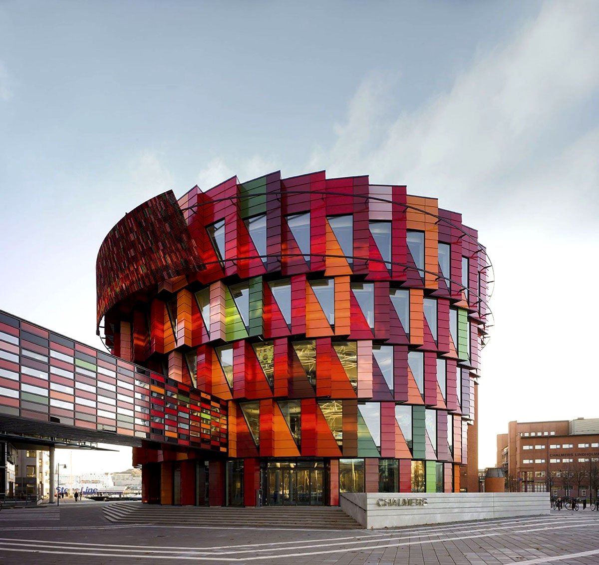 ShopArch's tweet image. Здание университета в Гётеборге в виде эффектной шестеренки arch-shop.ru/round-universi…