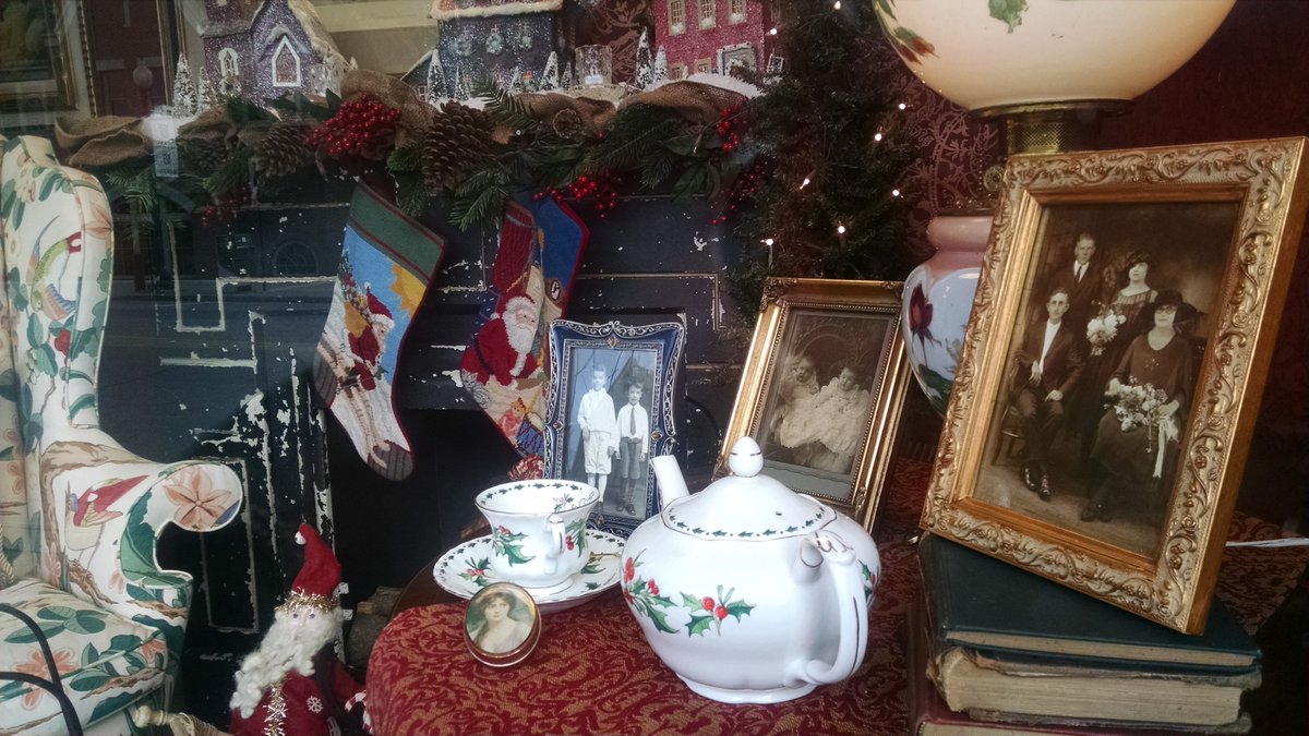 Waynewings's tweet photo. Holiday shopping to do? May we suggest #AmishCountryOH?
 #getawayne #lesscrowds #plentyofparking #friendlymerchants
https://t.co/zVYd6L0cuC https://t.co/IOEJReNs2K